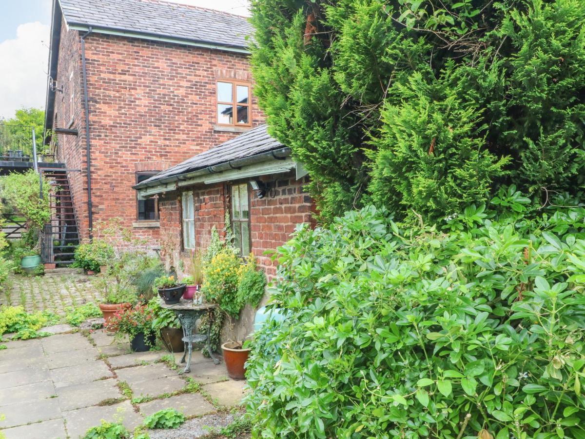 The Toolshed Villa Warrington Exterior photo